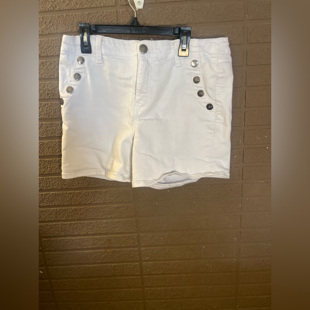 1822 Denim High Waist White Shorts with Button Detail